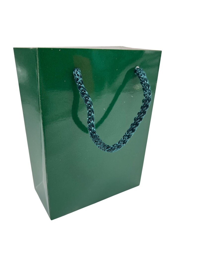 Green gift bag with rope handles — 10 x 14 x 5 cm